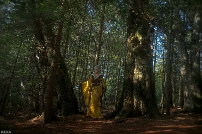 國外小姐姐COS《巫師3》希裡 修長美腿若隱若現！