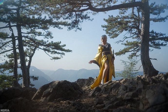 國外小姐姐COS《巫師3》希裡 修長美腿若隱若現！