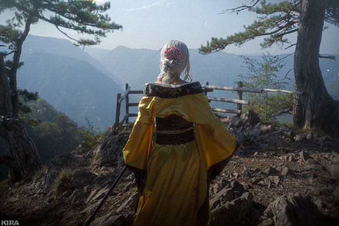 國外小姐姐COS《巫師3》希裡 修長美腿若隱若現！