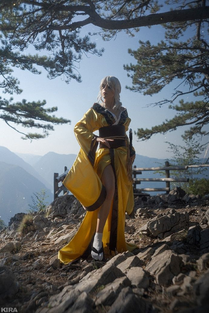 國外小姐姐COS《巫師3》希裡 修長美腿若隱若現！