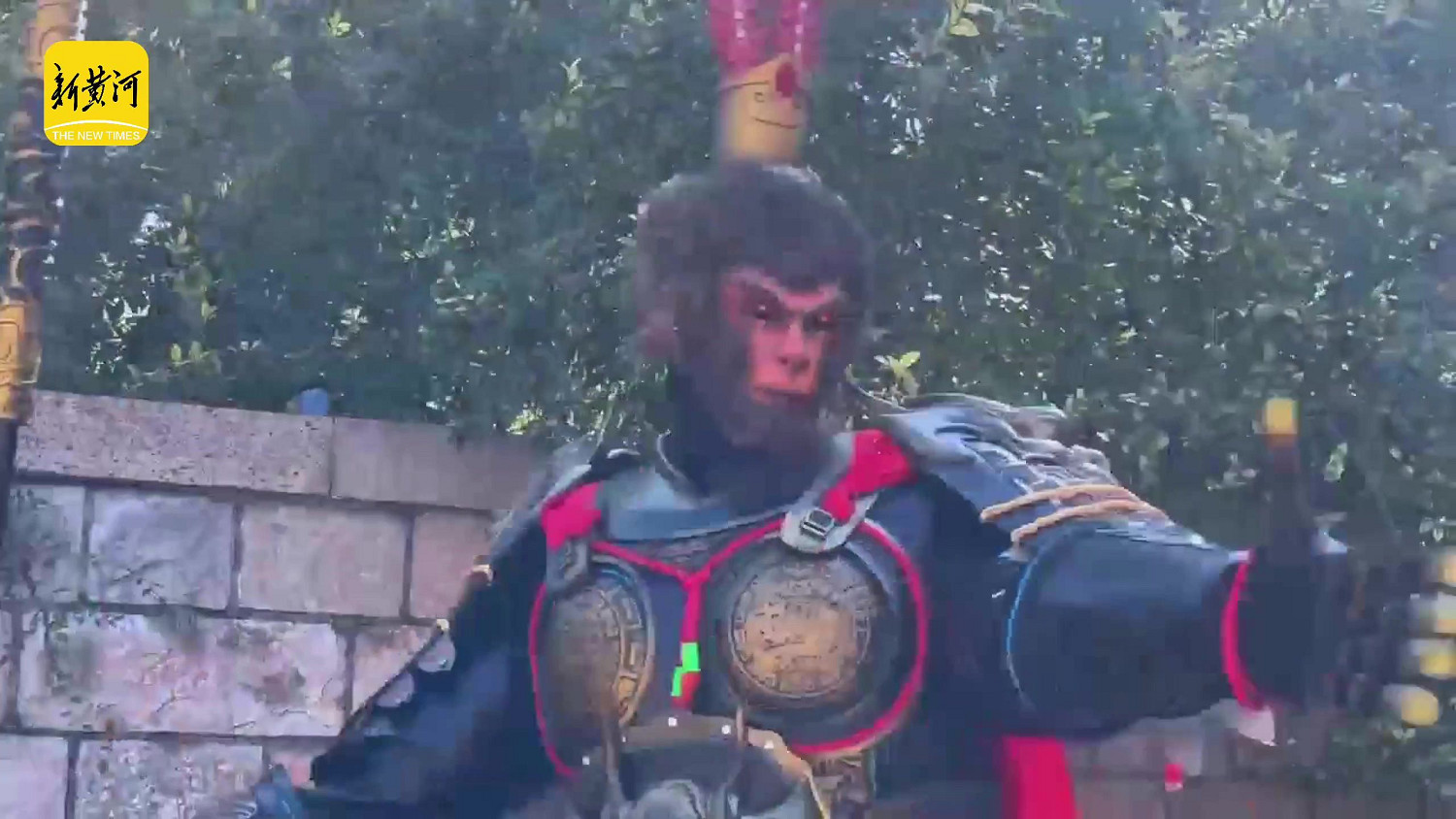 《黑神話》取景地靈岩寺現巨型悟空 揮舞金箍棒超帥