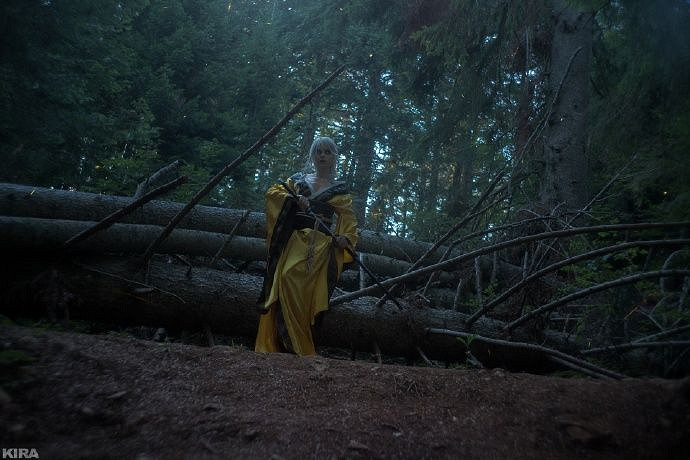 國外小姐姐COS《巫師3》希裡 修長美腿若隱若現！