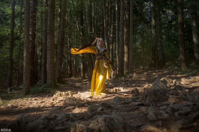 國外小姐姐COS《巫師3》希裡 修長美腿若隱若現！