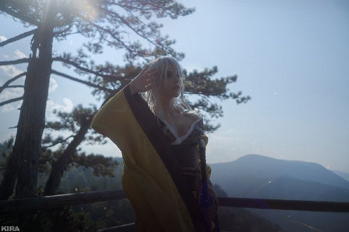 國外小姐姐COS《巫師3》希裡 修長美腿若隱若現！