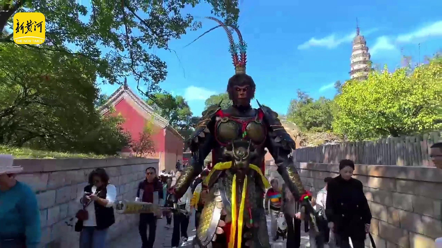 《黑神話》取景地靈岩寺現巨型悟空 揮舞金箍棒超帥