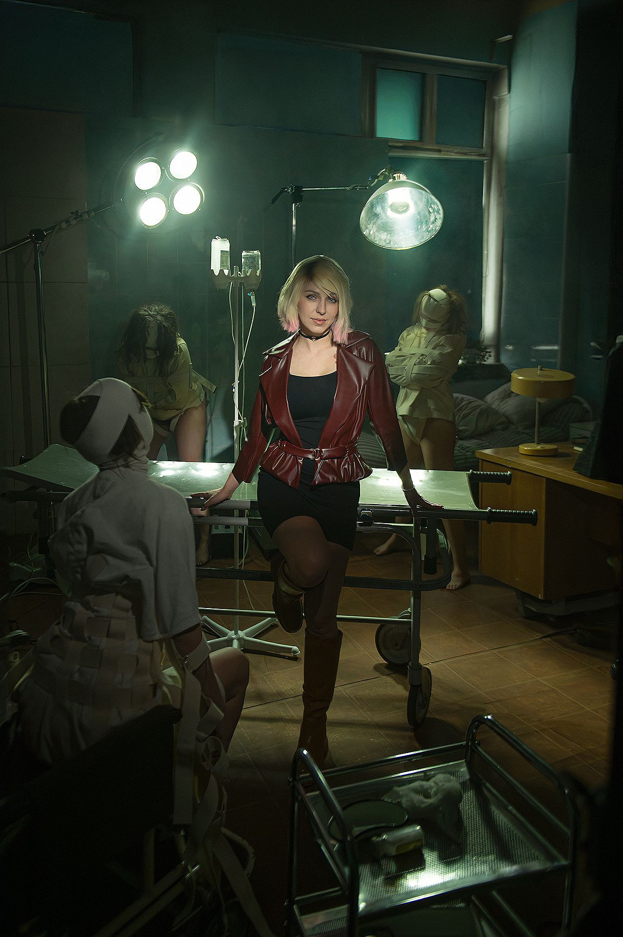 國外辣妹COS《沉默之丘2》瑪麗亞 皮衣包臀裙超性感！