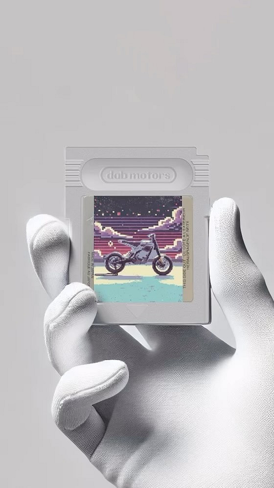 酷炫夢幻紫摩托車致敬任天堂GBA！卡帶鑰匙可換壁紙