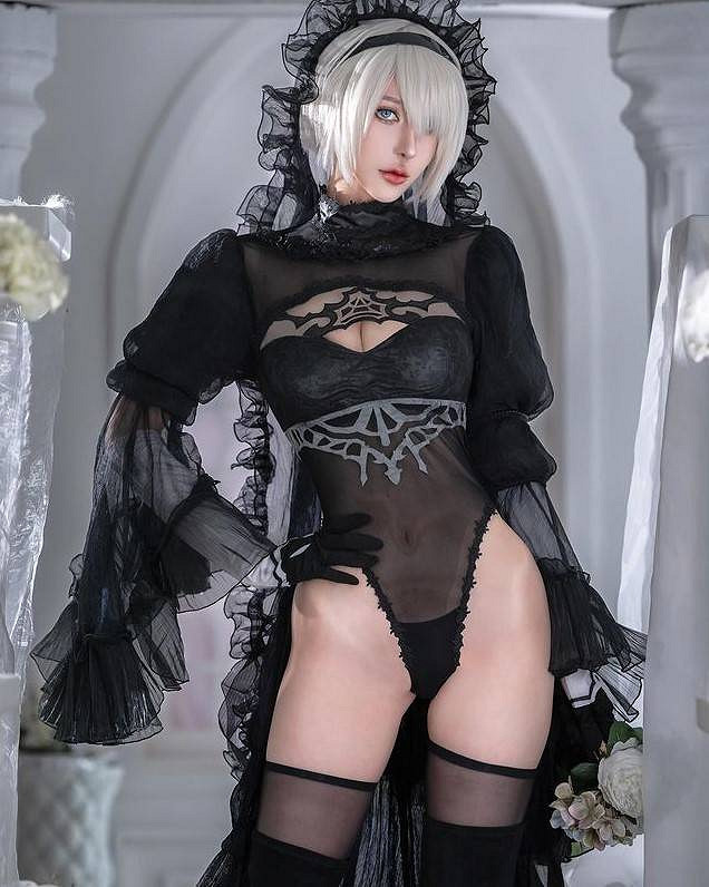 馬來西亞美女COS《尼爾》2B 黑絲美腿大秀絕妙身材！