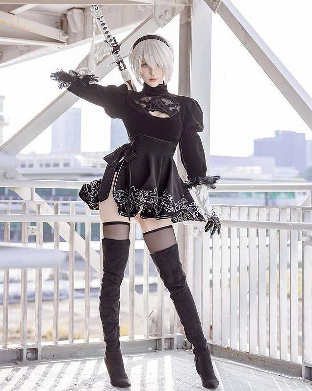 馬來西亞美女COS《尼爾》2B 黑絲美腿大秀絕妙身材！