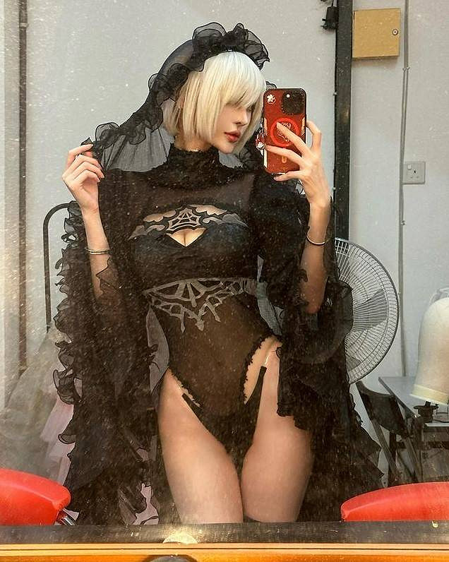 馬來西亞美女COS《尼爾》2B 黑絲美腿大秀絕妙身材！