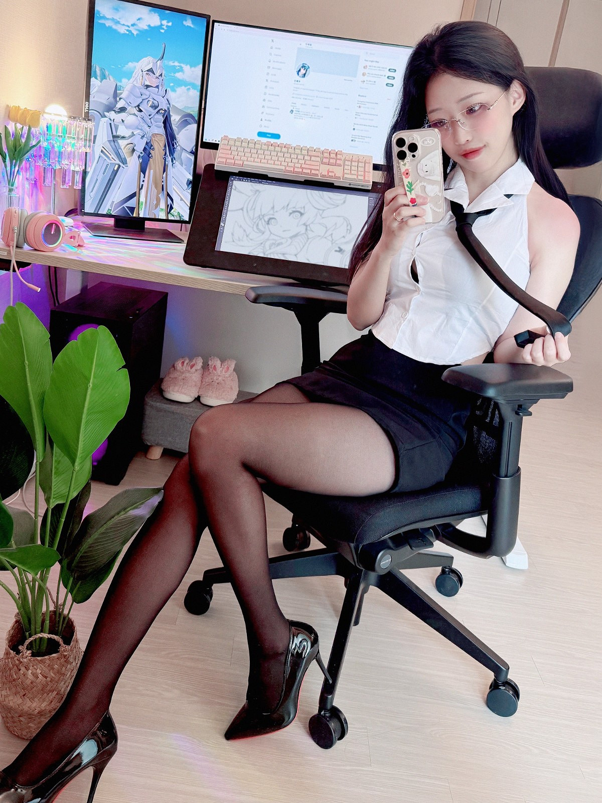 Shift UP美女員工Cos星刃、妮姬：這身材太還原了！