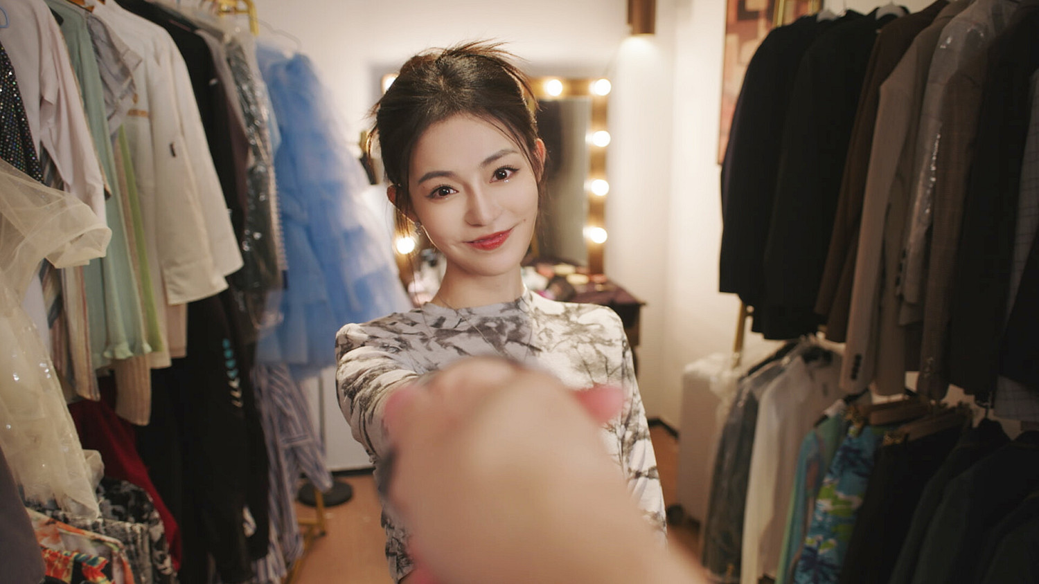 中國大陸研發影遊《開局五個億》今日發售 Steam特別好評 中國大陸研發影遊《開局五個億》今日發售 Steam特別好評