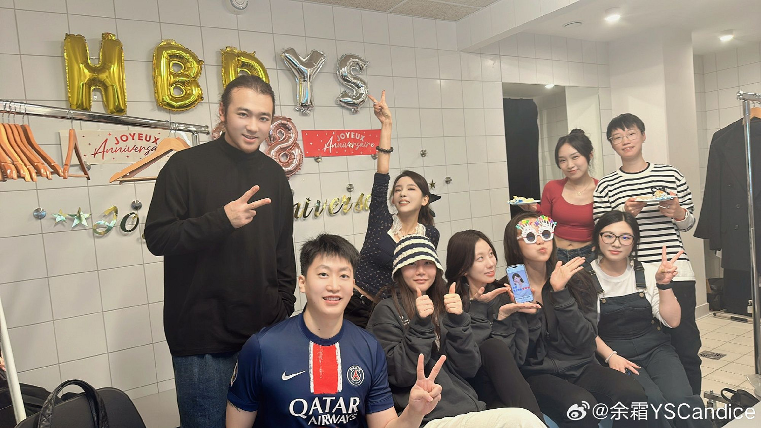 LPL官方主持餘霜生日返圖:多位美女主持貼貼合照 LPL官方主持餘霜生日返圖:多位美女主持貼貼合照