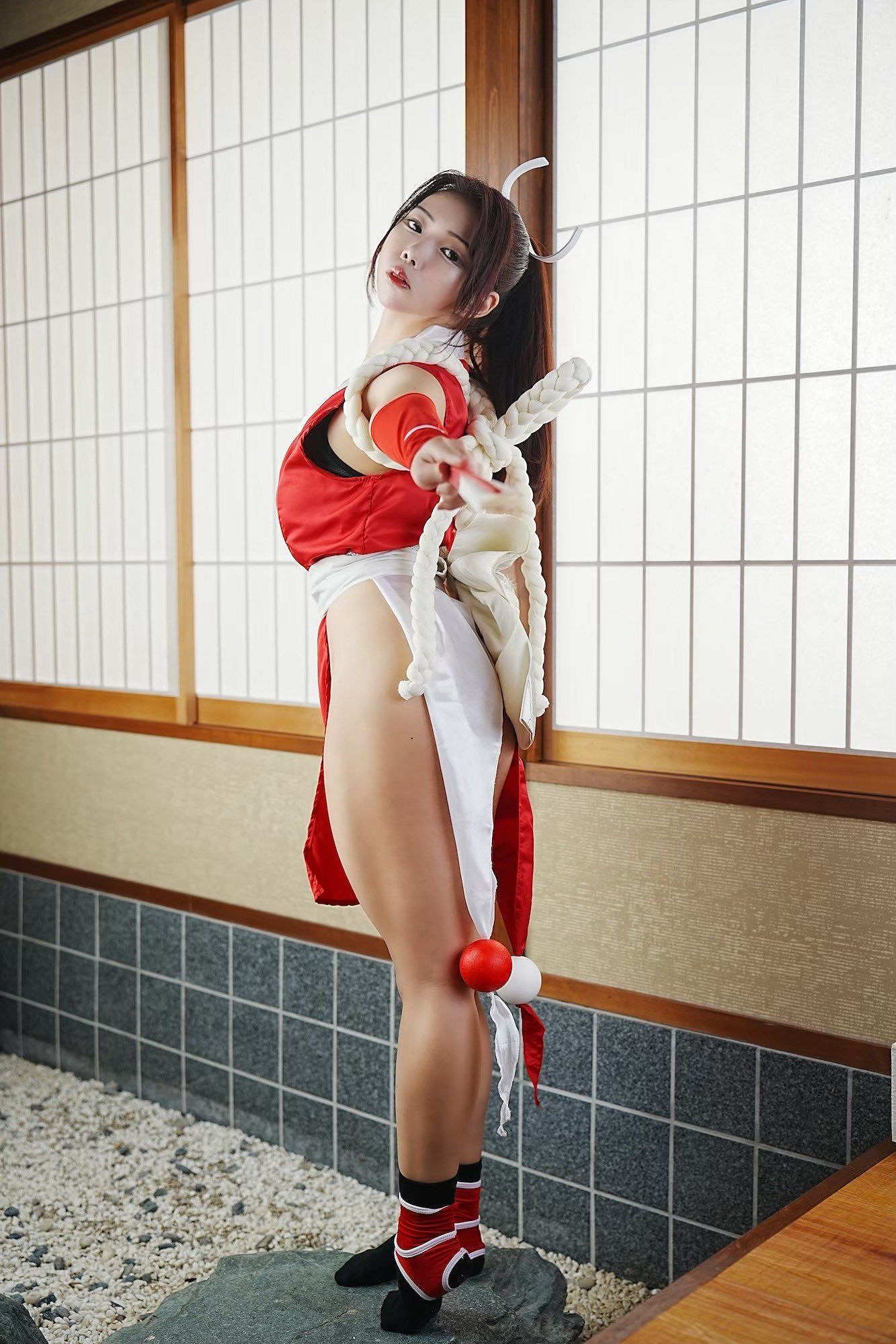 櫻花妹COS春麗、不知火舞 無敵大粗腿還原到極致！