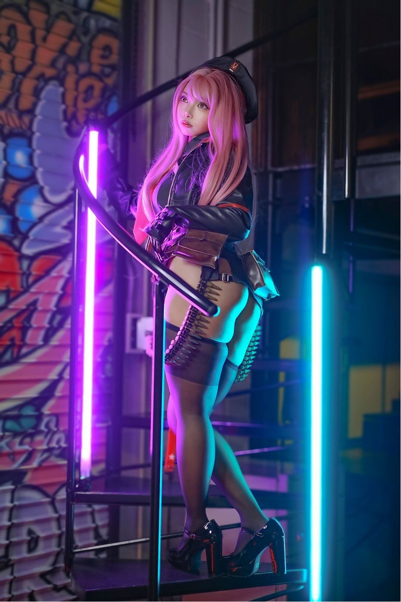 櫻花妹COS春麗、不知火舞 無敵大粗腿還原到極致！