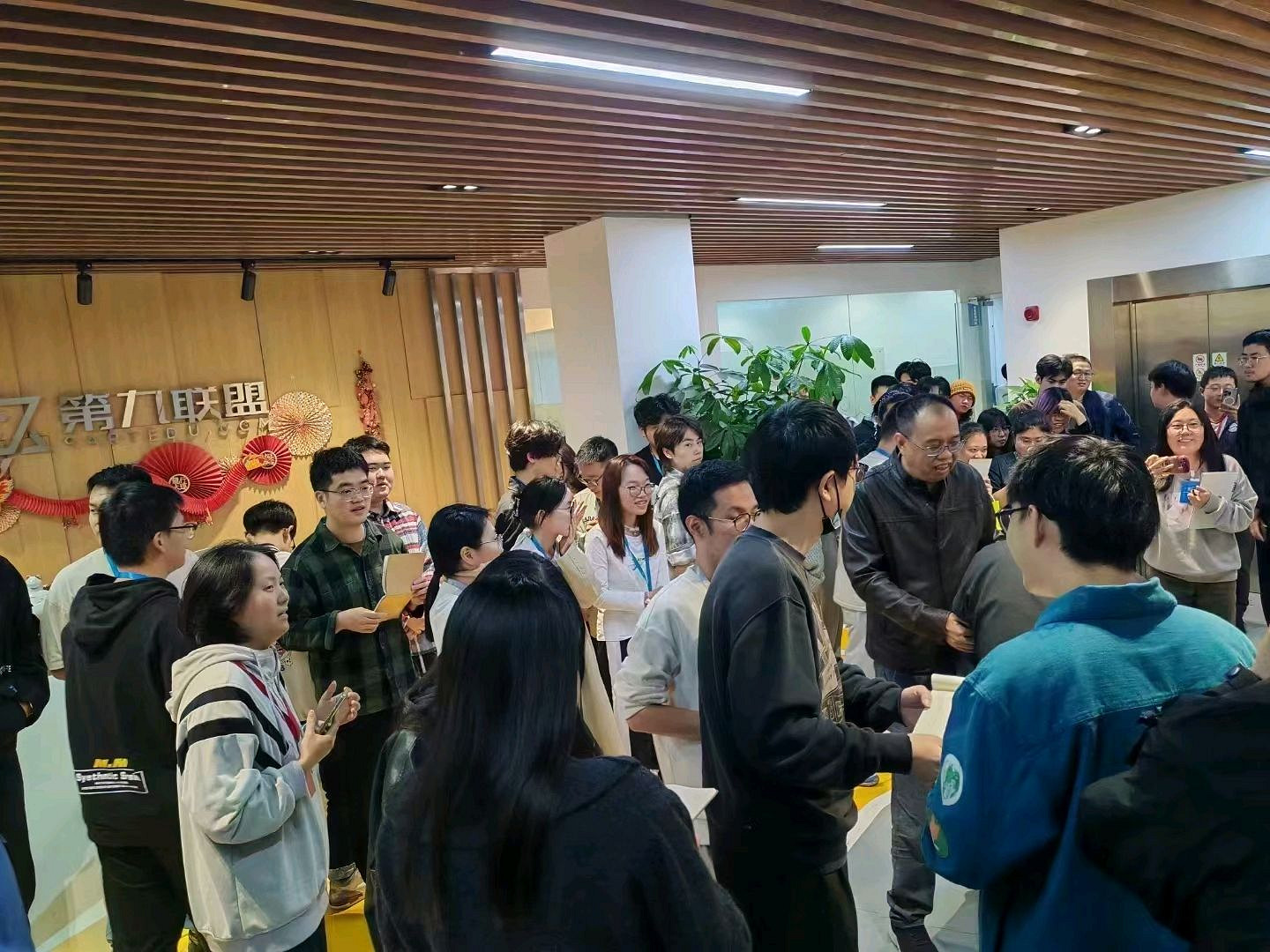 網友爆料遊科黑神話DLC或開工 曬圖楊奇做客外包公司