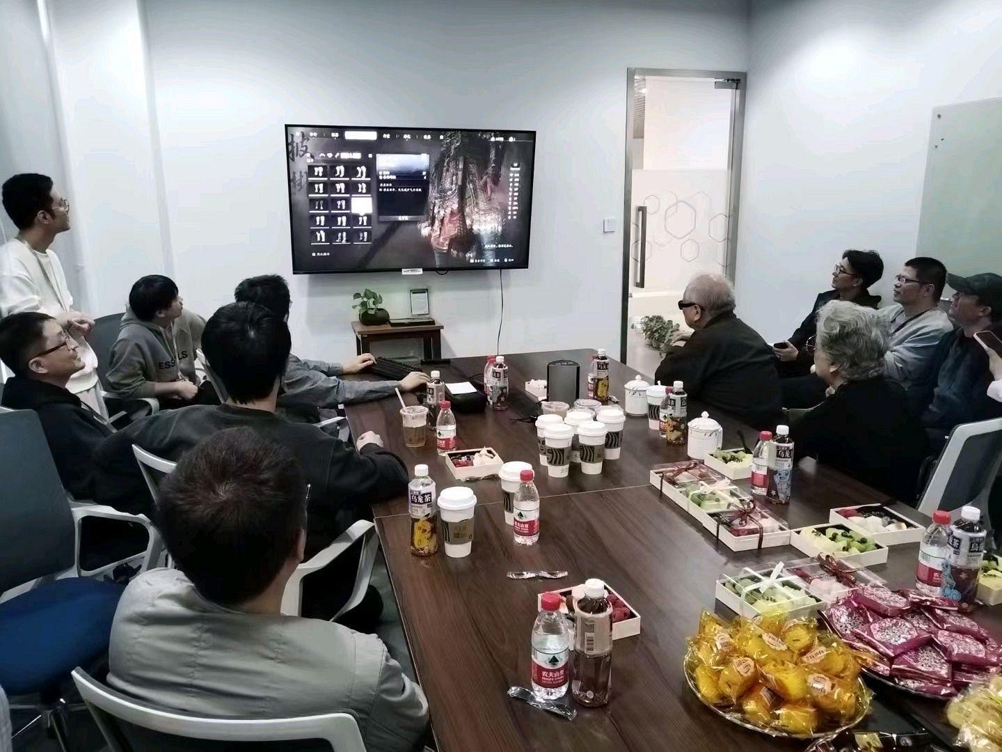 網友爆料遊科黑神話DLC或開工 曬圖楊奇做客外包公司