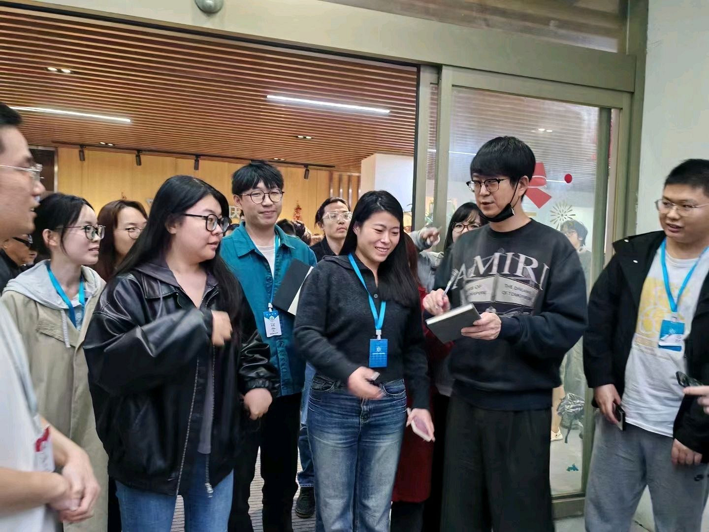 網友爆料遊科黑神話DLC或開工 曬圖楊奇做客外包公司