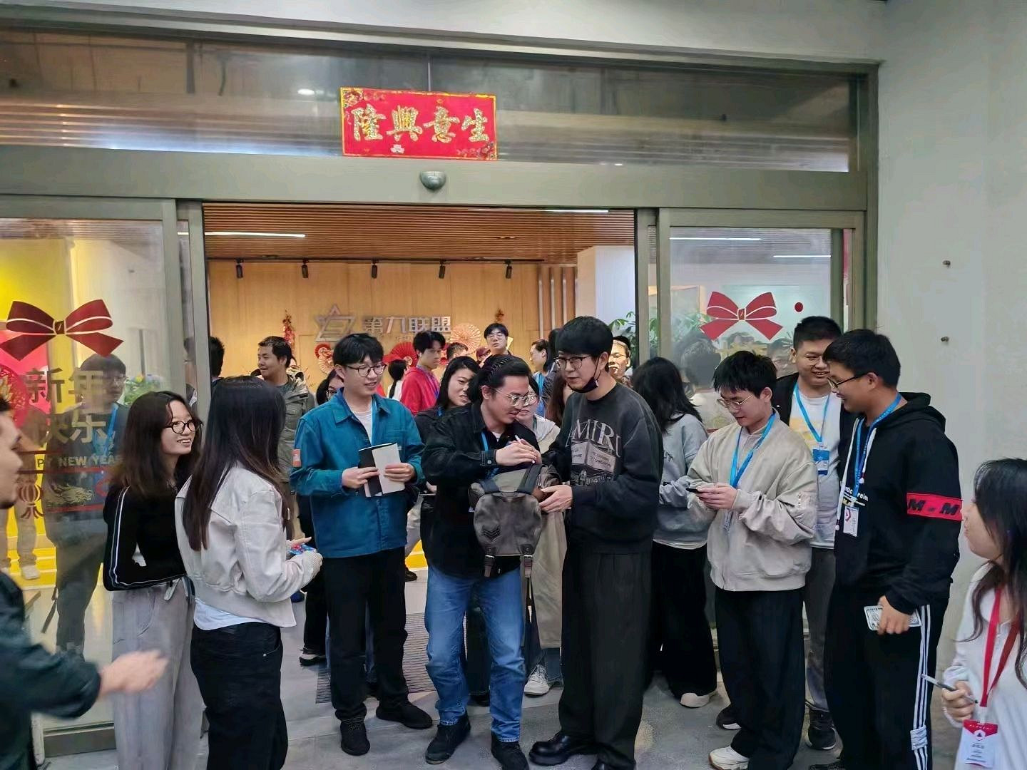 網友爆料遊科黑神話DLC或開工 曬圖楊奇做客外包公司