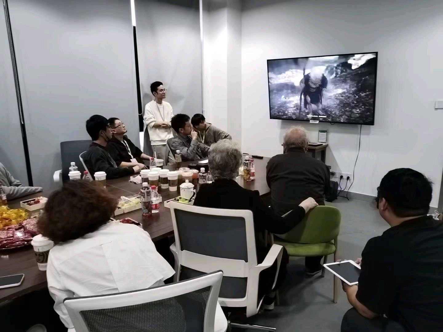 網友爆料遊科黑神話DLC或開工 曬圖楊奇做客外包公司