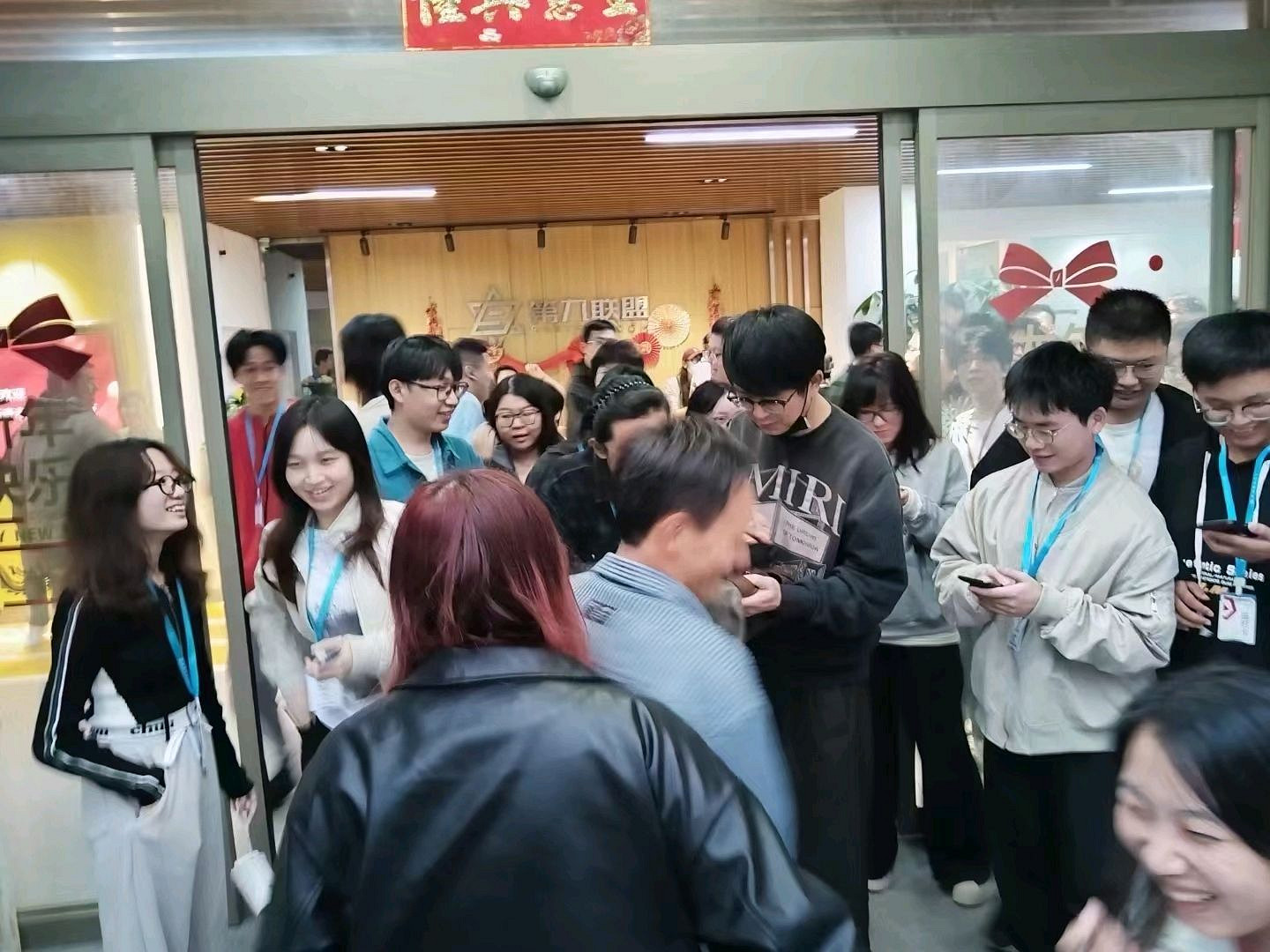 網友爆料遊科黑神話DLC或開工 曬圖楊奇做客外包公司