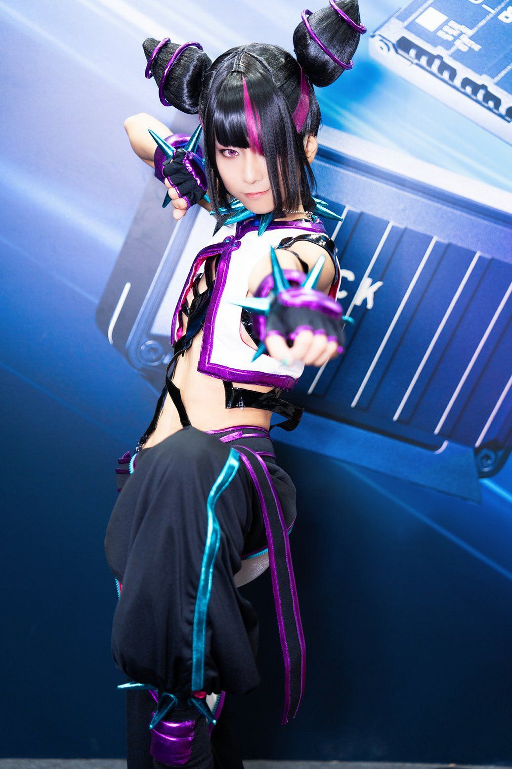 櫻花妹COS《快打旋風6》韓蛛俐 俏皮邪魅十分還原！