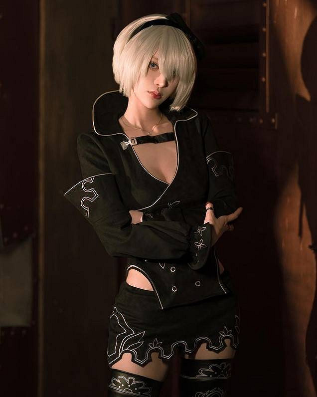 馬來西亞辣妹COS《尼爾》婚紗2B 修長美腿一覽無餘