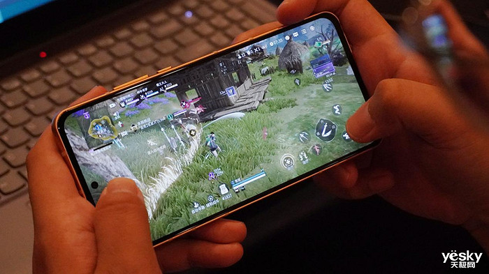 大型手遊“幀數拉滿” 驍龍8至尊版遊戲表現強悍 大型手遊“幀數拉滿” 驍龍8至尊版遊戲表現強悍