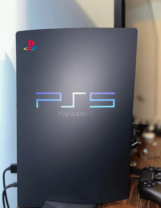 經典再現:套著PS2外皮的PS5,僅缺一個藍色底座! 經典再現:套著PS2外皮的PS5,僅缺一個藍色底座!