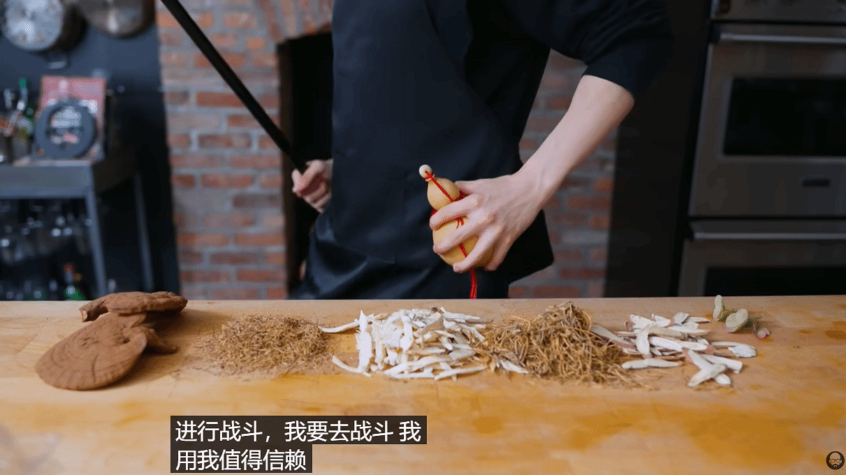 老外學《黑神話》煉丹引熱議 網友:哥們你是真吃啊 老外學《黑神話》煉丹引熱議 網友:哥們你是真吃啊