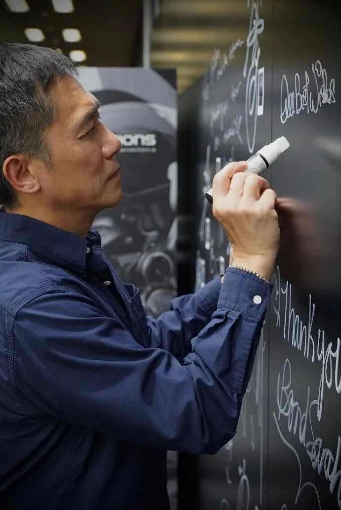 梁朝偉與小島秀夫合影 難道是將要參與《死亡擱淺2》