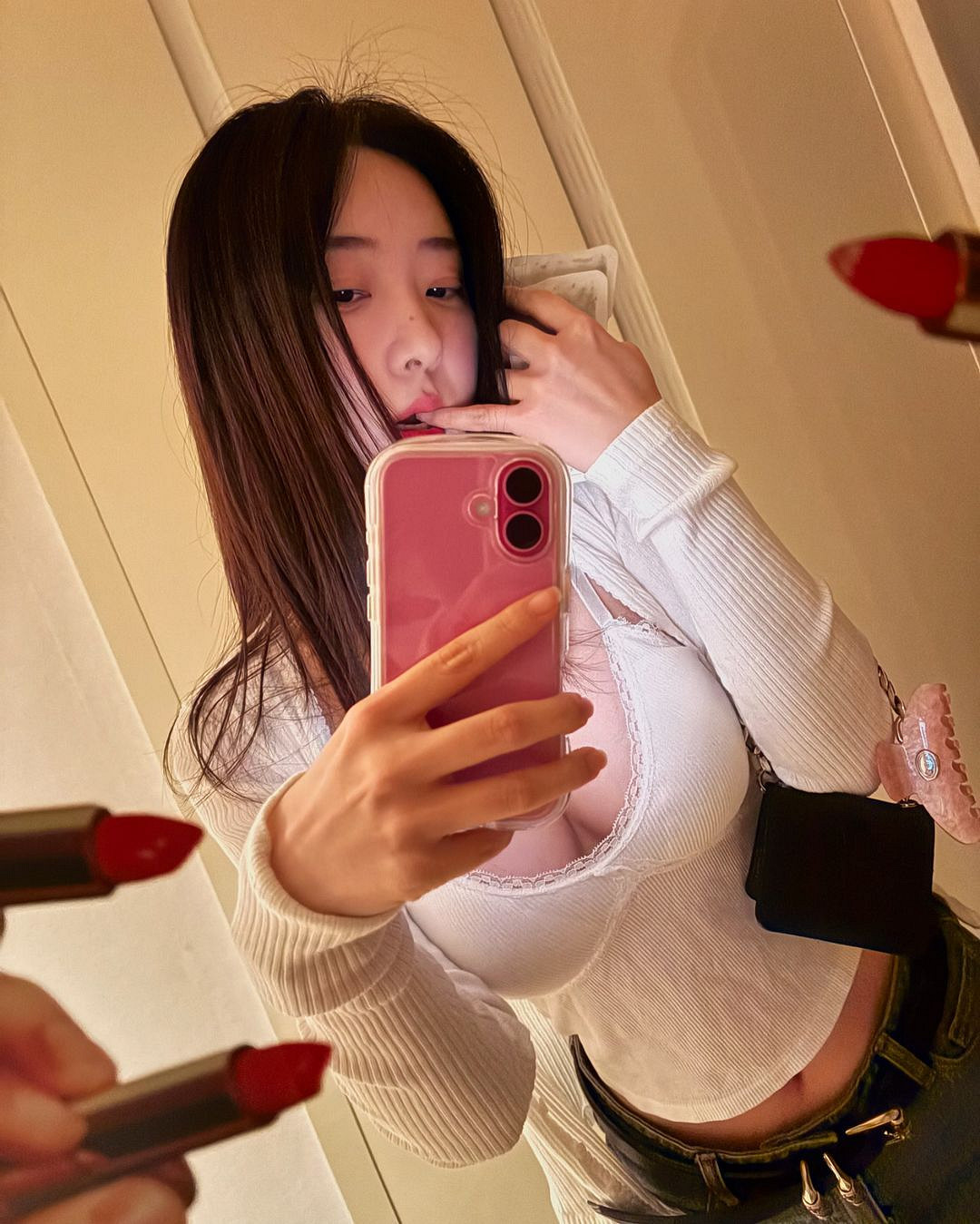 《劍星》伊芙體模申才恩曬新照 一模紅唇甜蜜誘人! 《劍星》伊芙體模申才恩曬新照 一模紅唇甜蜜誘人!