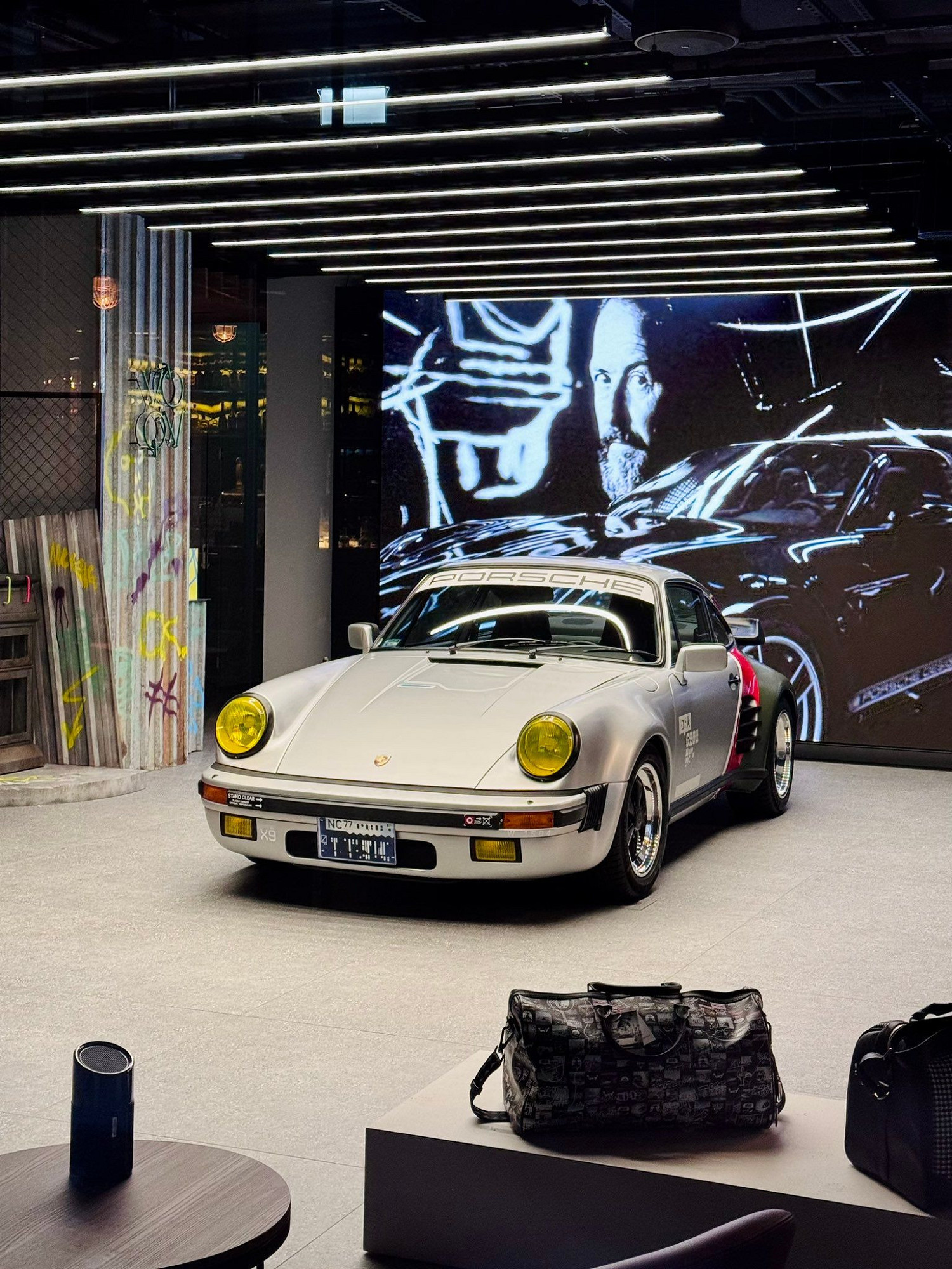 《電馭叛客》強尼銀手同款保時捷復刻版驚現華沙！