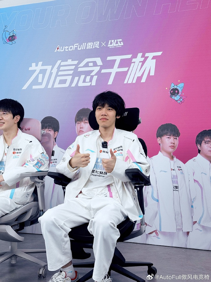 BLG戰隊做客抖音傲風直播間，對傲風M6、傲風G7讚不停！