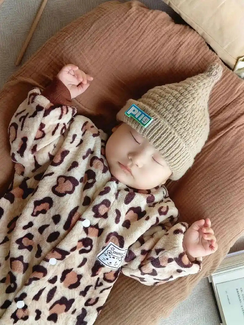 美國男子在玩《NBA 2K》時因落後2分 竟將嬰兒砸向牆 美國男子在玩《NBA 2K》時因落後2分 竟將嬰兒砸向牆