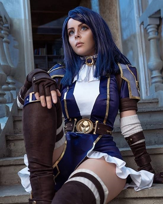 俄羅斯辣妹COS《沉默之丘2RE》瑪利亞 豹紋短裙更性感！