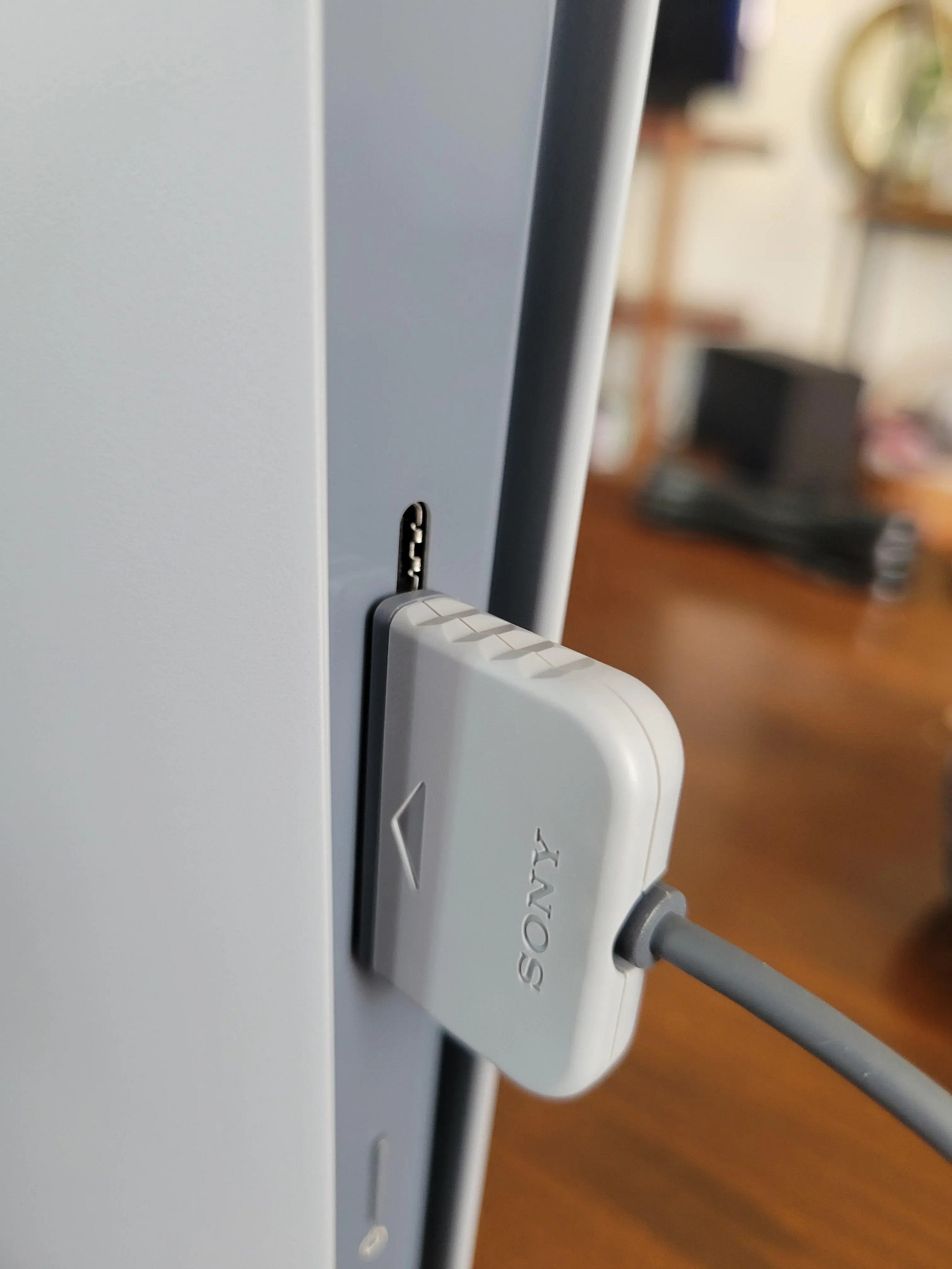 PS5 30周年紀念版手把發售 但線纜連接器設計存瑕疵！