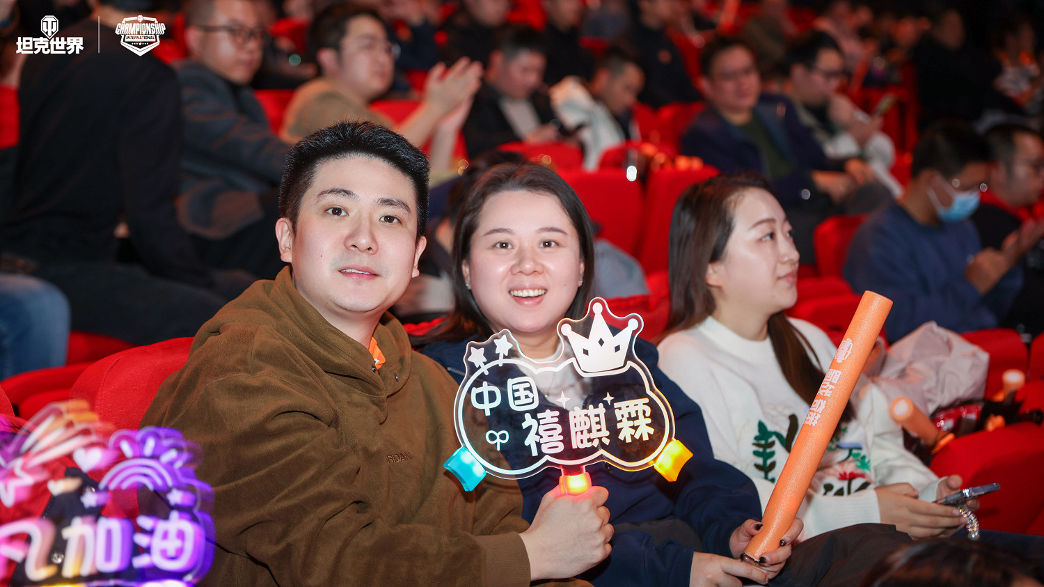 是電競更是生活 WCI首日:解說品嚐折耳根,小哥獲全員簽名