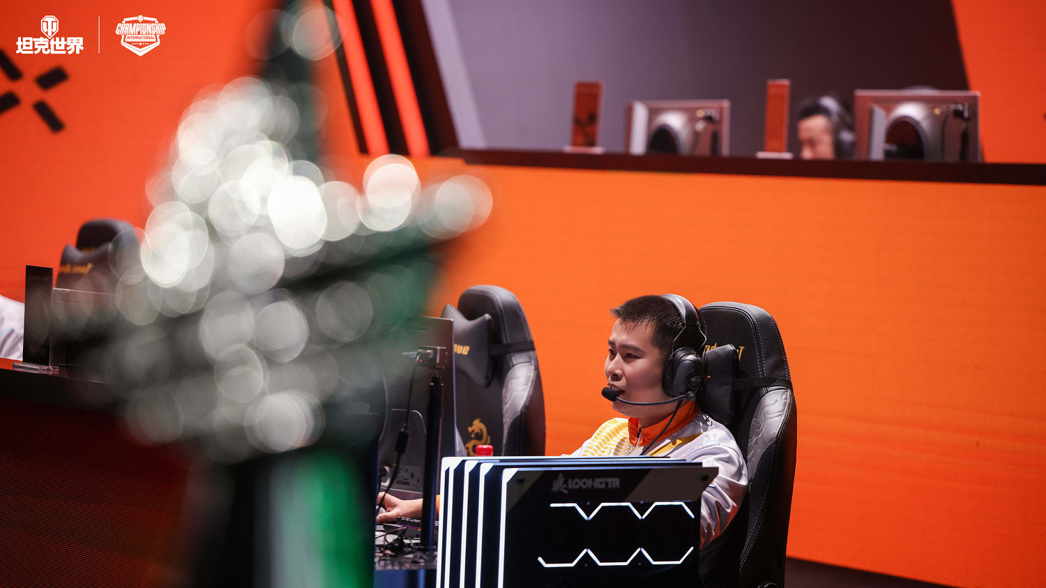 是電競更是生活 WCI首日:解說品嚐折耳根,小哥獲全員簽名