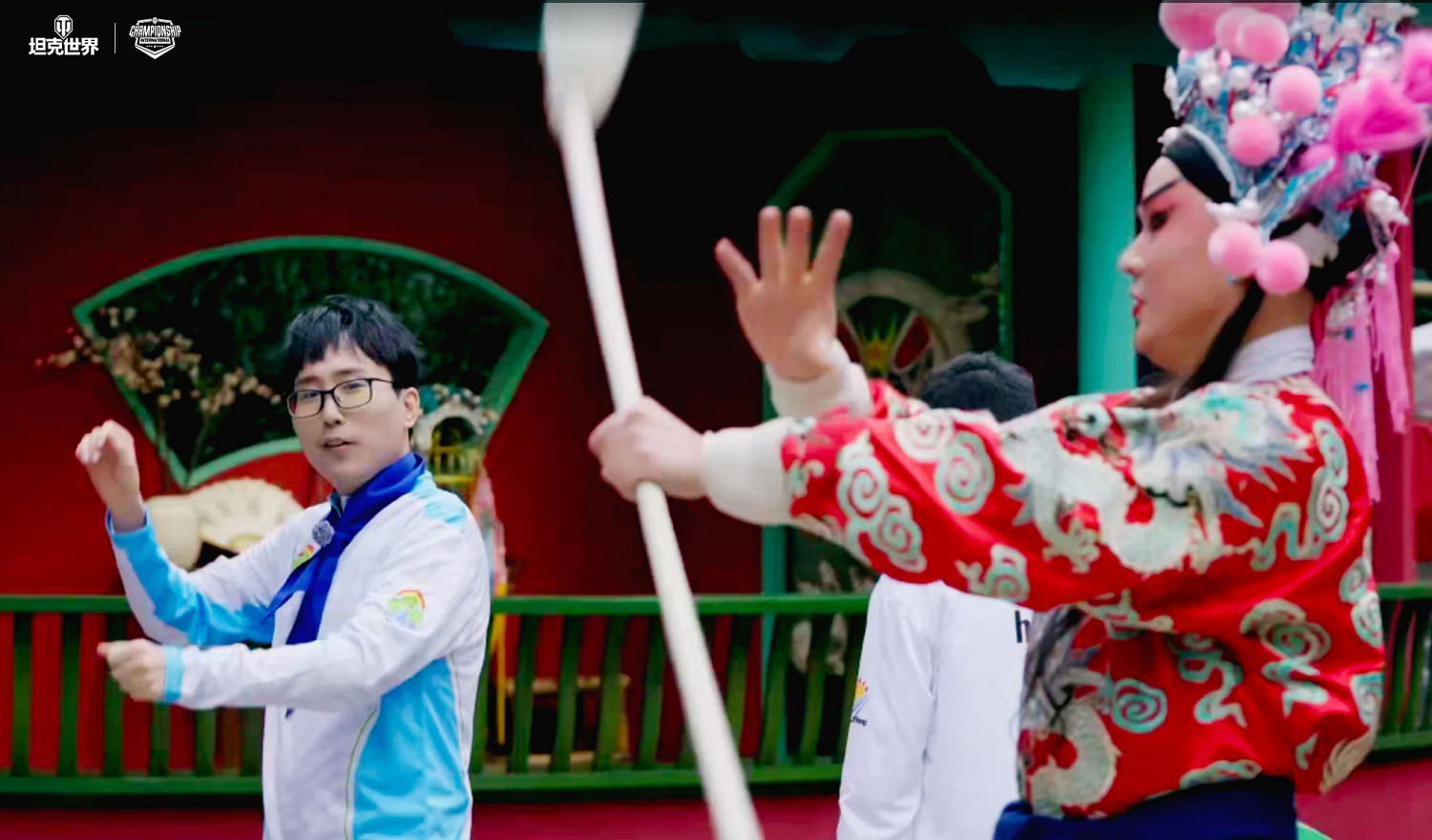 是電競更是生活 WCI首日:解說品嚐折耳根,小哥獲全員簽名