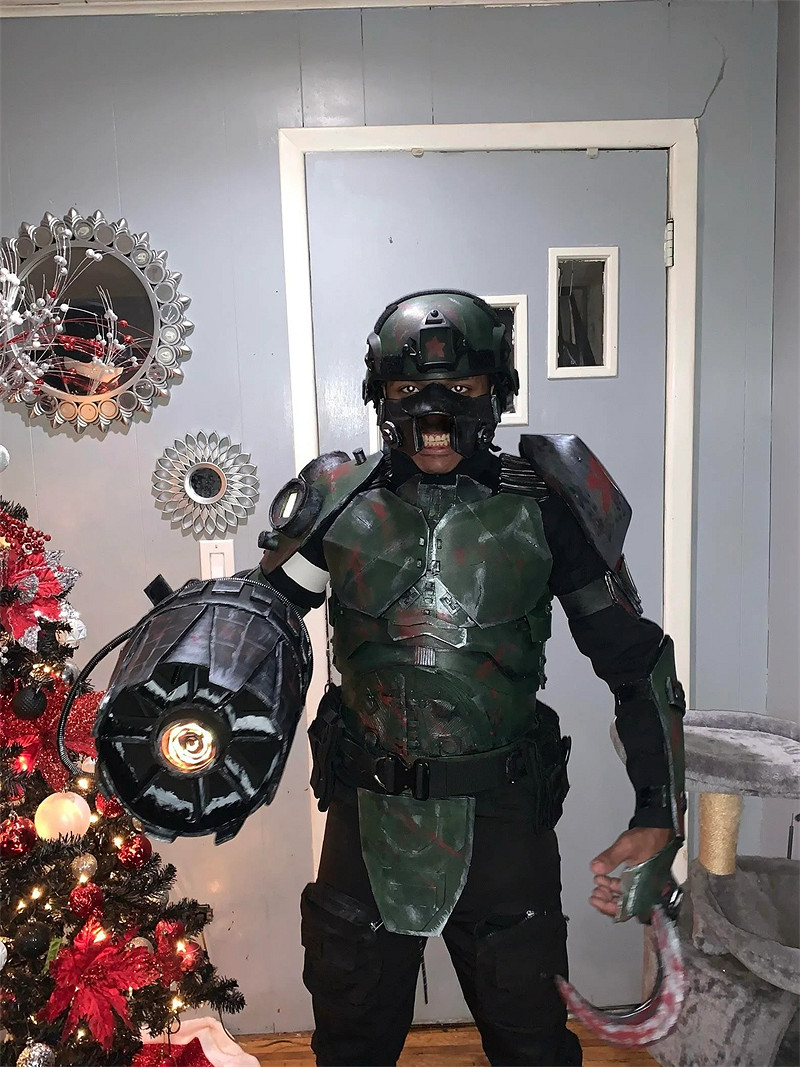 太帥了!粉絲自製《COD20》殭屍精英怪"絞肉機"服裝 太帥了!粉絲自製《COD20》殭屍精英怪"絞肉機"服裝