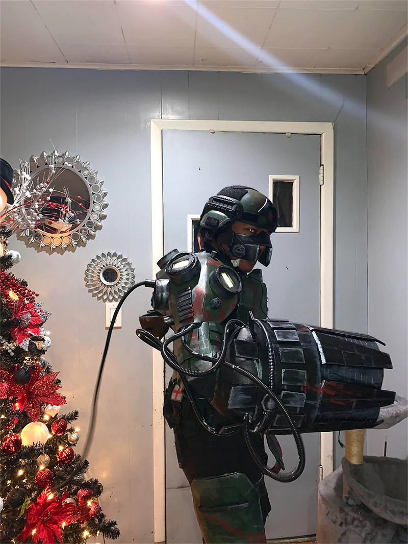 太帥了!粉絲自製《COD20》殭屍精英怪"絞肉機"服裝 太帥了!粉絲自製《COD20》殭屍精英怪"絞肉機"服裝