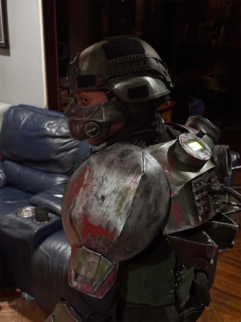 太帥了!粉絲自製《COD20》殭屍精英怪"絞肉機"服裝 太帥了!粉絲自製《COD20》殭屍精英怪"絞肉機"服裝