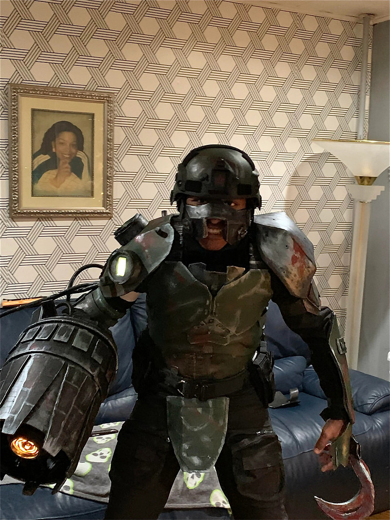 太帥了!粉絲自製《COD20》殭屍精英怪"絞肉機"服裝 太帥了!粉絲自製《COD20》殭屍精英怪"絞肉機"服裝