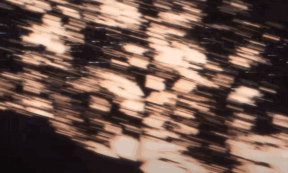 美國Local 58頻道：這個仰望天空的“女人”被多次目擊