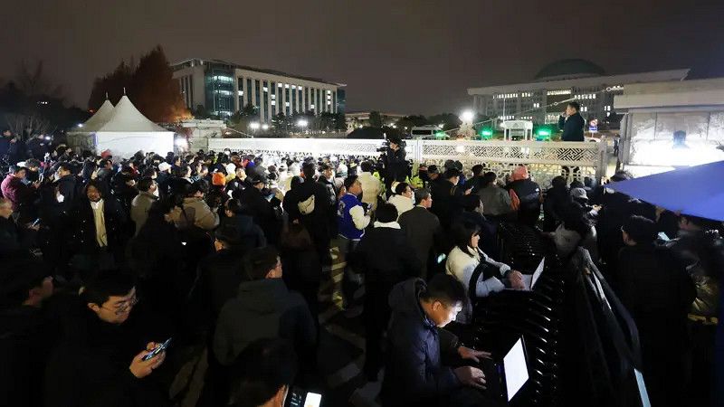 《英雄聯盟》冠軍輔助碰上韓國戒嚴，網友：出不來了？