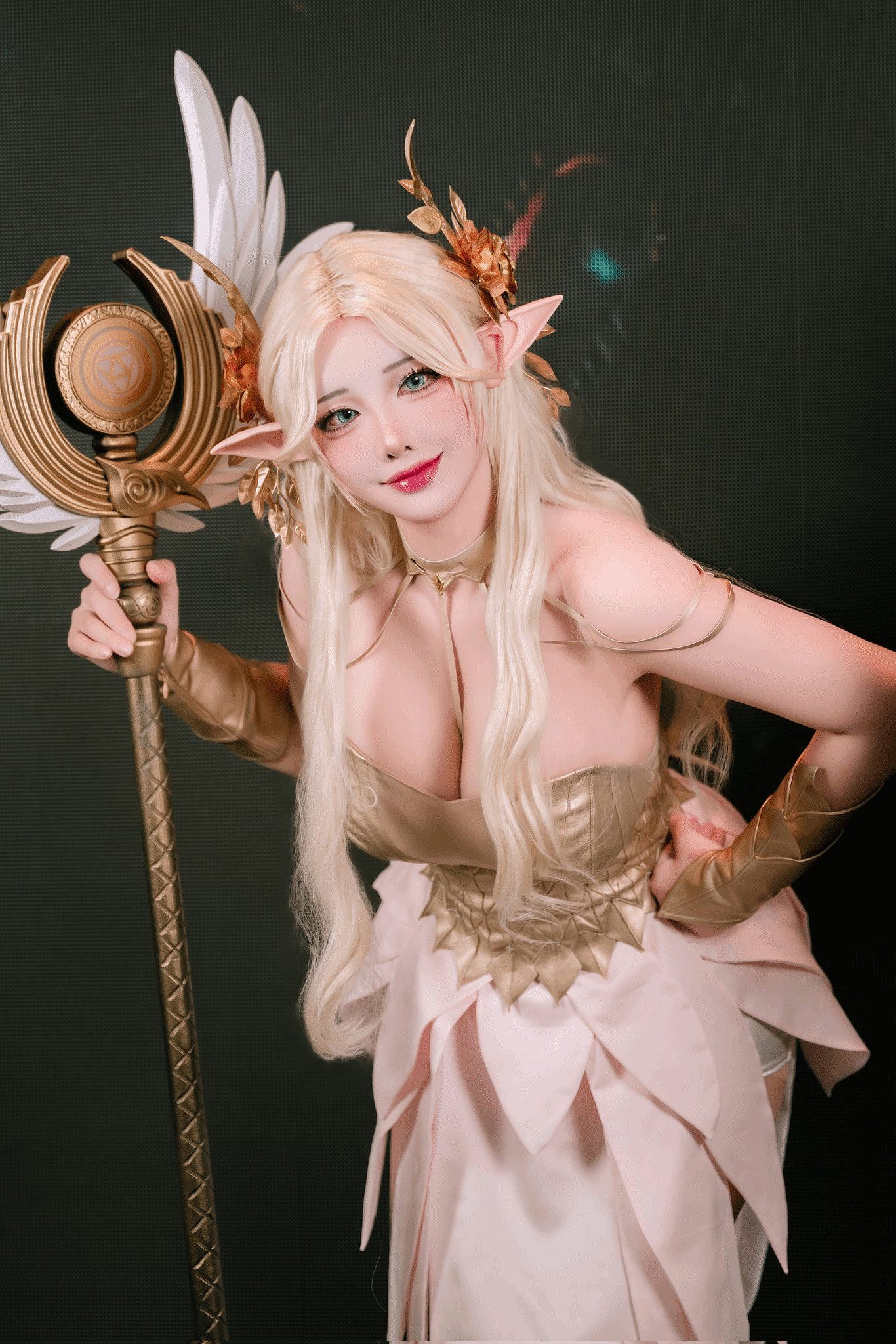 韓妹COS《妮姬》《崩壞》等角色 美豔動人秀色可餐！