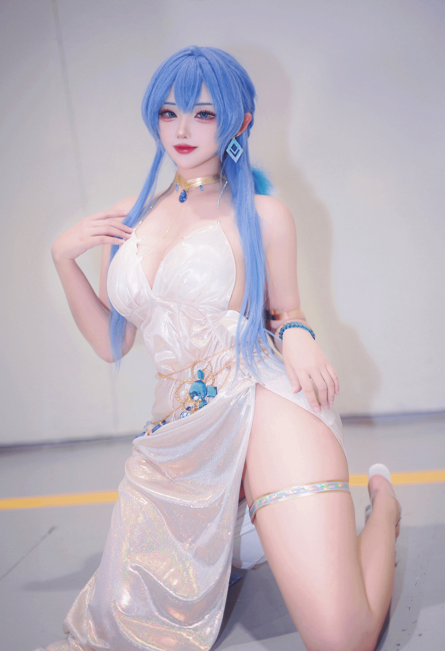 韓妹COS《妮姬》《崩壞》等角色 美豔動人秀色可餐！