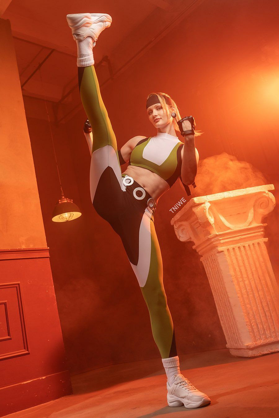 國外辣妹COS《沉默之丘》可愛女護士 身材火辣至極！