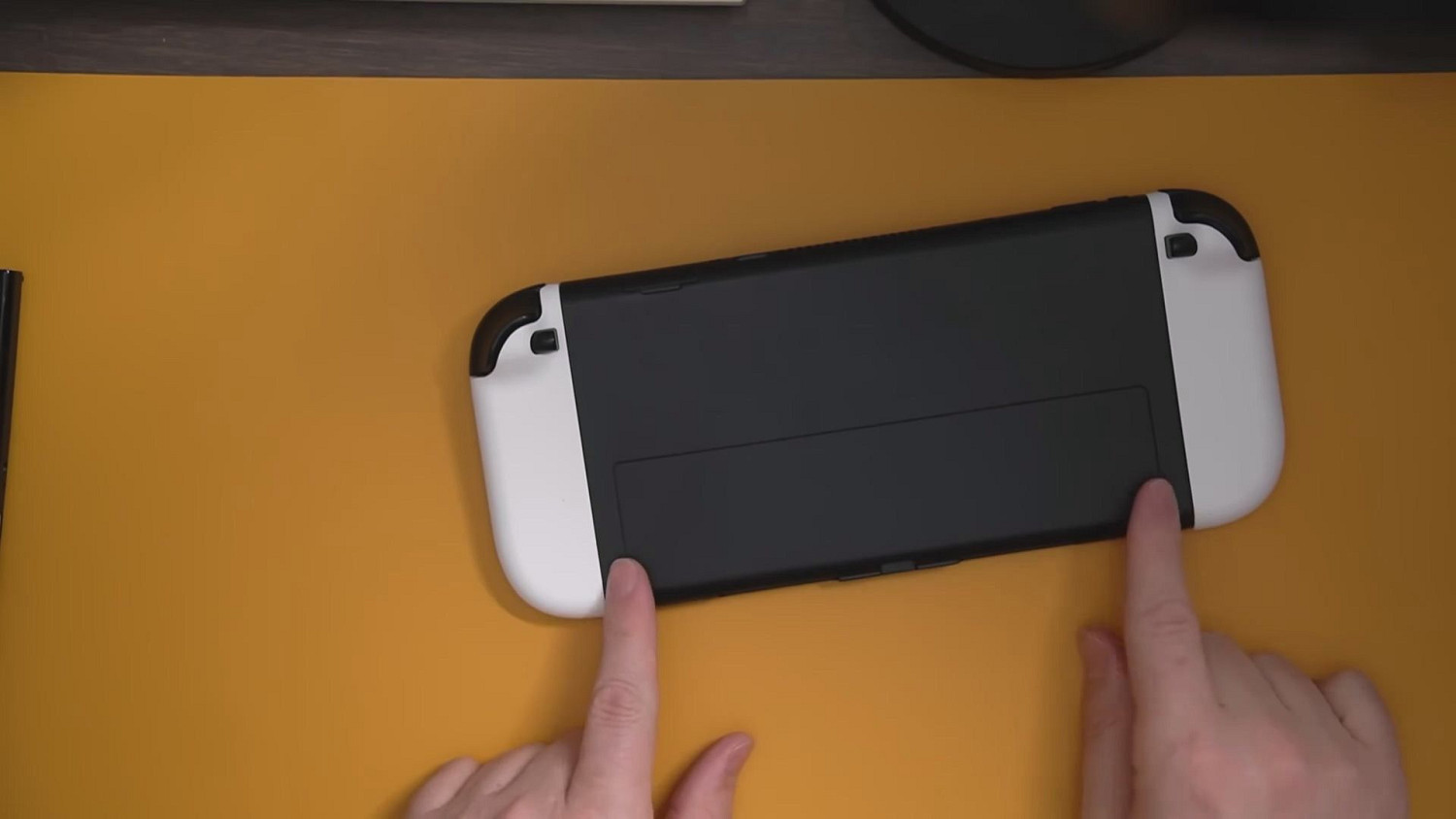 Switch 2外觀模型爆料影片:顯示器、手把都更大一些 Switch 2外觀模型爆料影片:顯示器、手把都更大一些